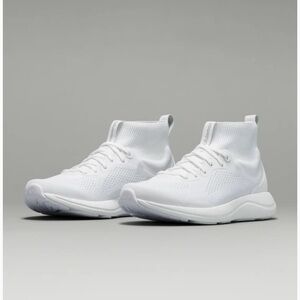 Women's Chargefeel Mid Workout Shoe size 7